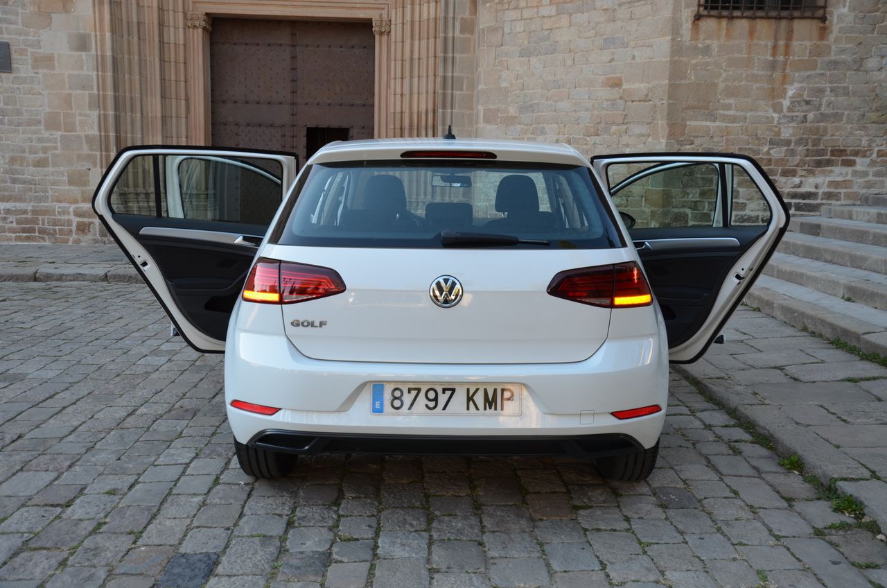 Volkswagen Golf 1.6 TDI BUSINESS & NAVEGADOR PROFESIONAL TÁCTIL  - Foto 9