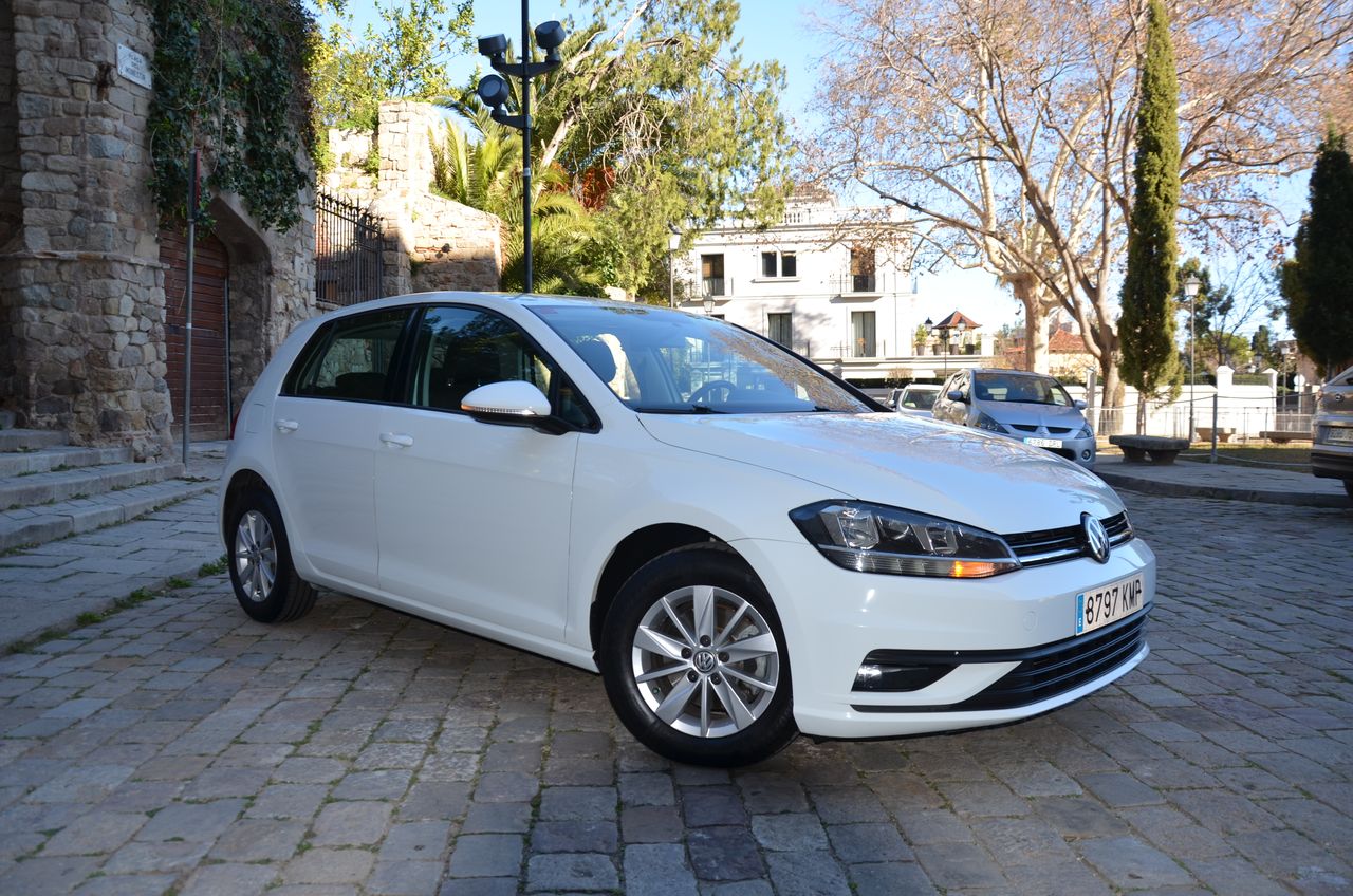 Volkswagen Golf 1.6 TDI BUSINESS & NAVEGADOR PROFESIONAL TÁCTIL  - Foto 47