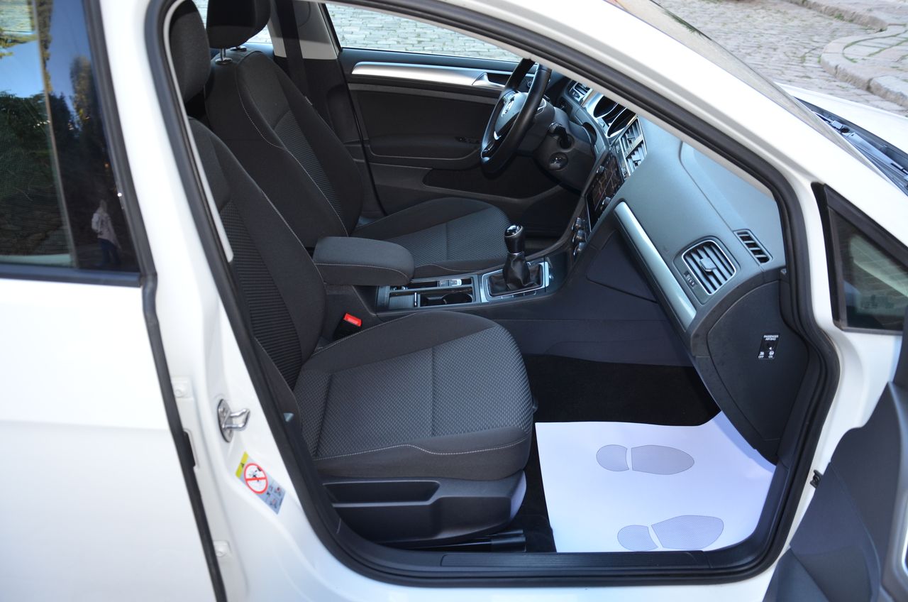 Volkswagen Golf 1.6 TDI BUSINESS & NAVEGADOR PROFESIONAL TÁCTIL  - Foto 52