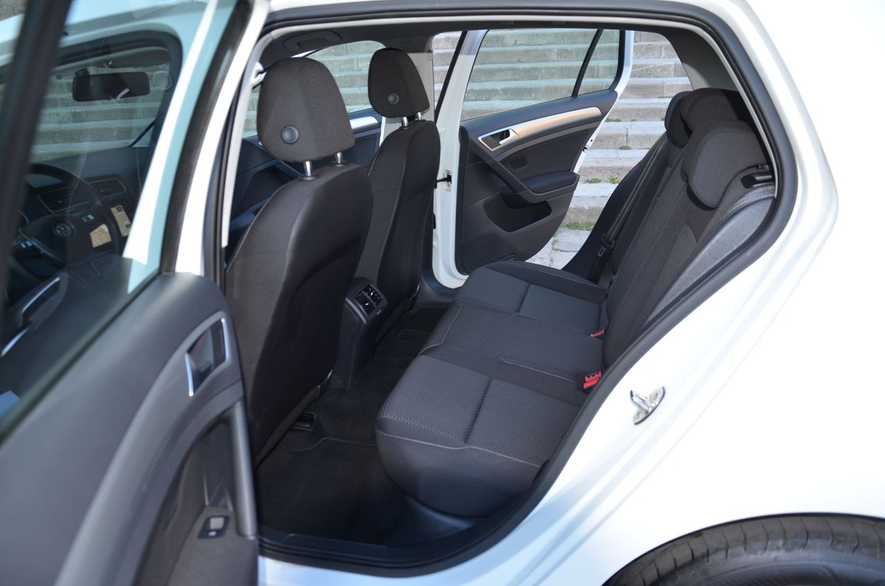 Volkswagen Golf 1.6 TDI BUSINESS & NAVEGADOR PROFESIONAL TÁCTIL  - Foto 42