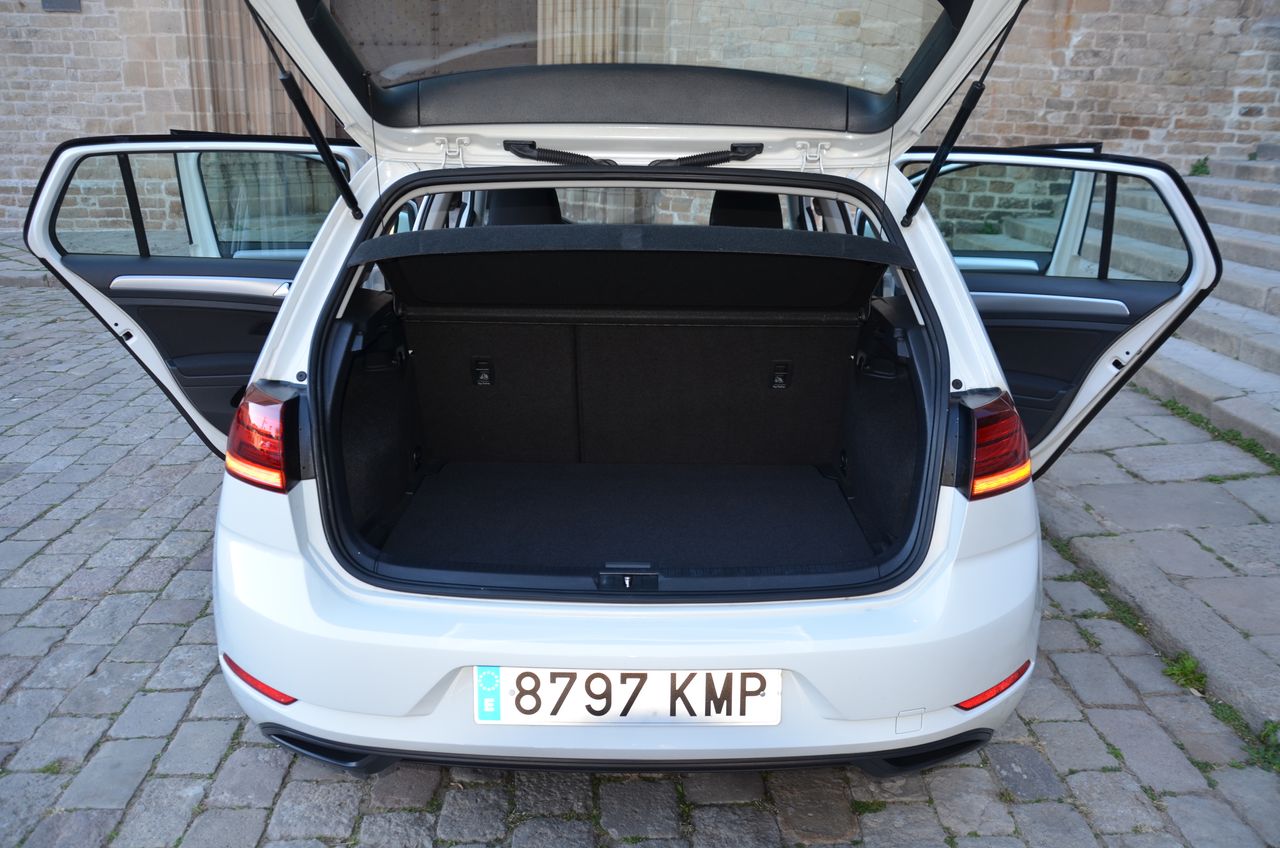 Volkswagen Golf 1.6 TDI BUSINESS & NAVEGADOR PROFESIONAL TÁCTIL  - Foto 10