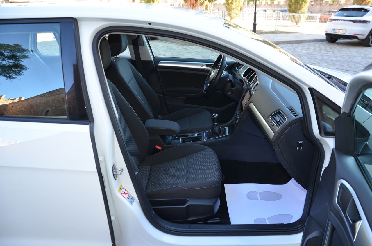 Volkswagen Golf 1.6 TDI BUSINESS & NAVEGADOR PROFESIONAL TÁCTIL  - Foto 37