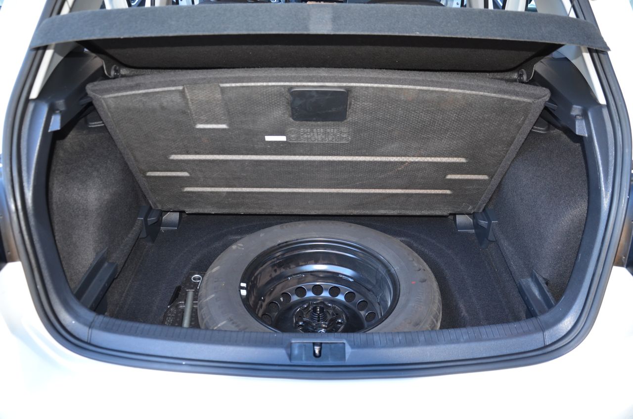 Volkswagen Golf 1.6 TDI BUSINESS & NAVEGADOR PROFESIONAL TÁCTIL  - Foto 22