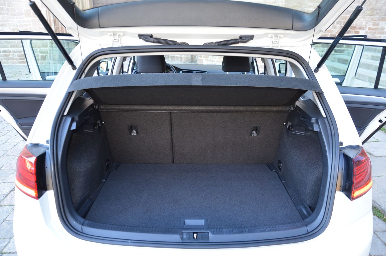 Volkswagen Golf 1.6 TDI BUSINESS & NAVEGADOR PROFESIONAL TÁCTIL  - Foto 11