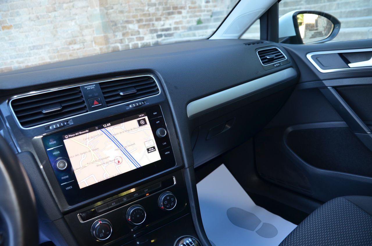 Volkswagen Golf 1.6 TDI BUSINESS & NAVEGADOR PROFESIONAL TÁCTIL  - Foto 40