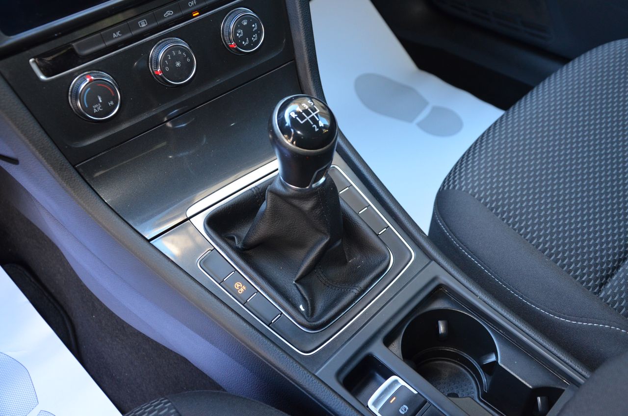 Volkswagen Golf 1.6 TDI BUSINESS & NAVEGADOR PROFESIONAL TÁCTIL  - Foto 14