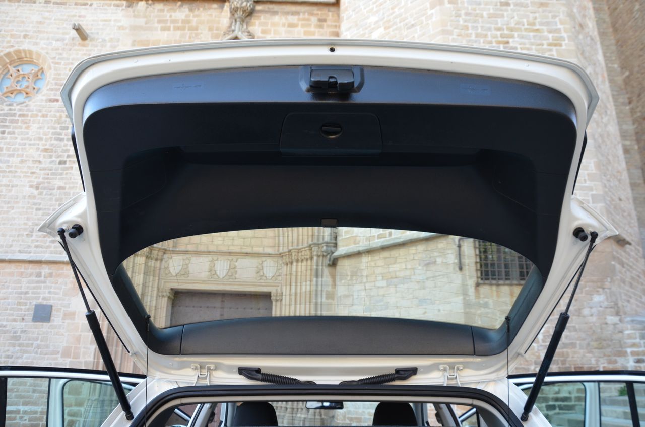 Volkswagen Golf 1.6 TDI BUSINESS & NAVEGADOR PROFESIONAL TÁCTIL  - Foto 24