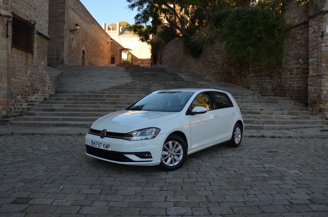 Volkswagen Golf 1.6 TDI BUSINESS & NAVEGADOR PROFESIONAL TÁCTIL  - Foto 27