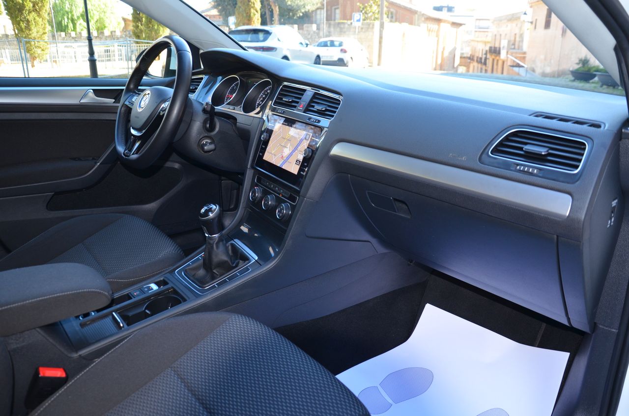 Volkswagen Golf 1.6 TDI BUSINESS & NAVEGADOR PROFESIONAL TÁCTIL  - Foto 19