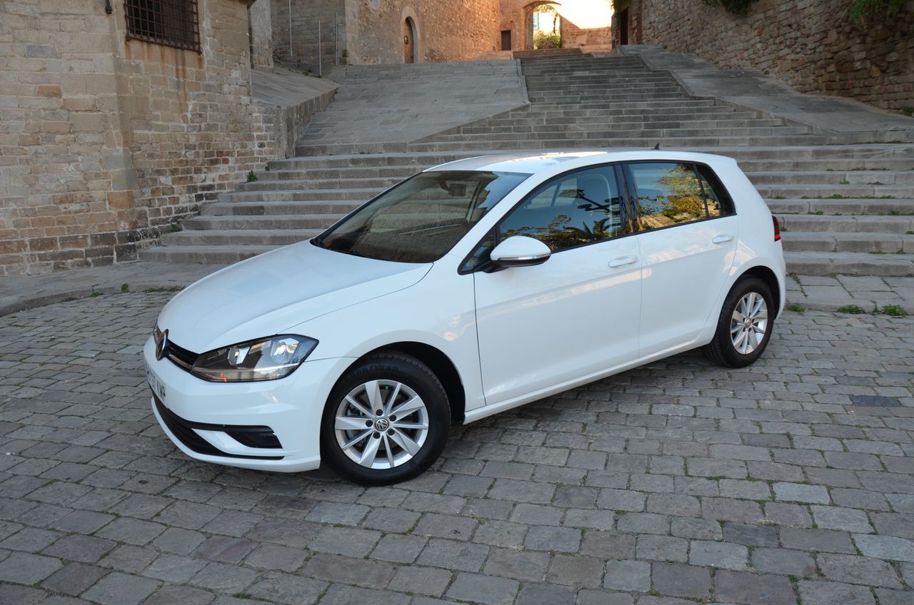 Volkswagen Golf 1.6 TDI BUSINESS & NAVEGADOR PROFESIONAL TÁCTIL  - Foto 26