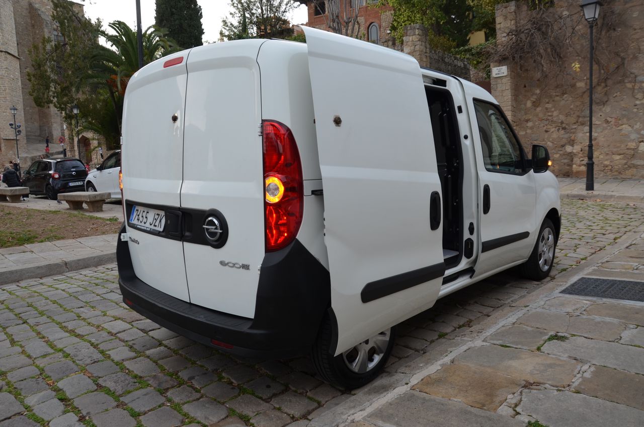 Opel Combo CARGO 1.3 CDTI L1 H1 95 CV / ESTANTERÍAS  SORTIMO Y PISO REFORZADO  - Foto 20