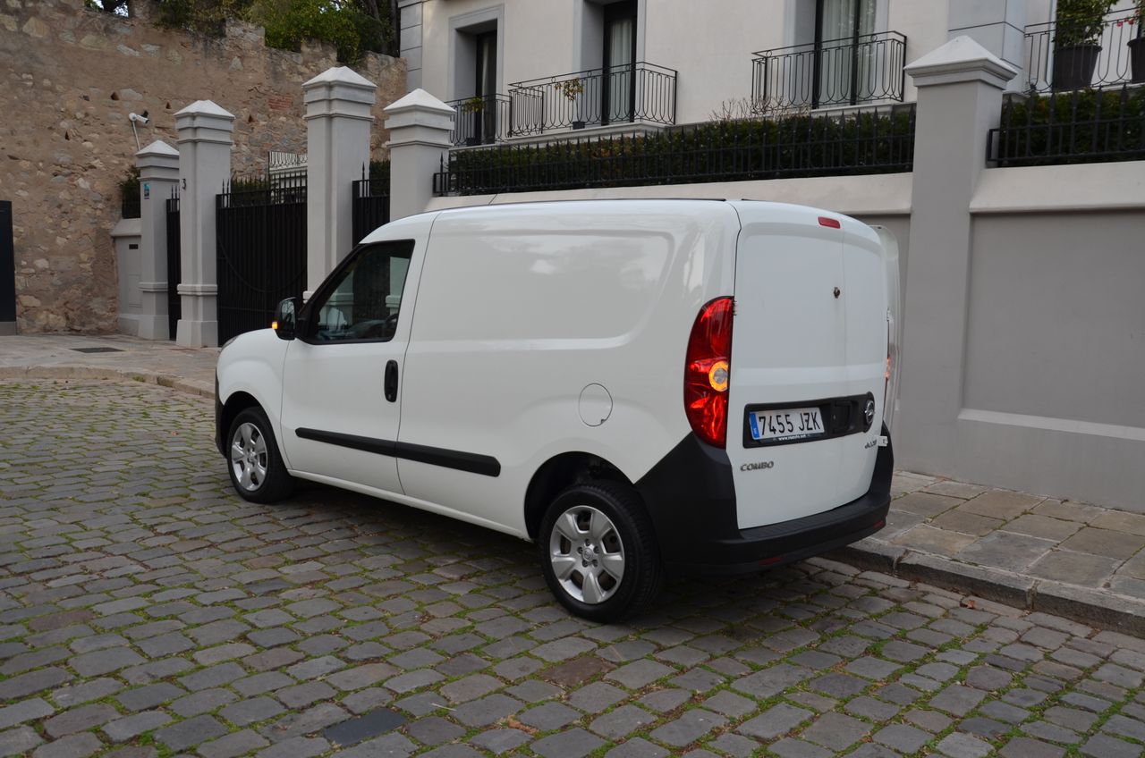 Opel Combo CARGO 1.3 CDTI L1 H1 95 CV / ESTANTERÍAS  SORTIMO Y PISO REFORZADO  - Foto 18