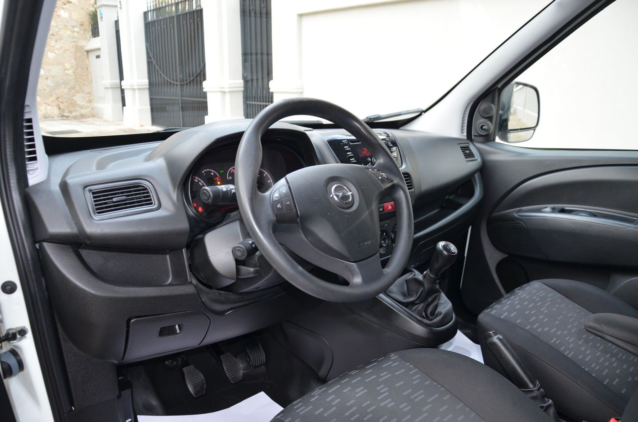 Opel Combo CARGO 1.3 CDTI L1 H1 95 CV / ESTANTERÍAS  SORTIMO Y PISO REFORZADO  - Foto 3