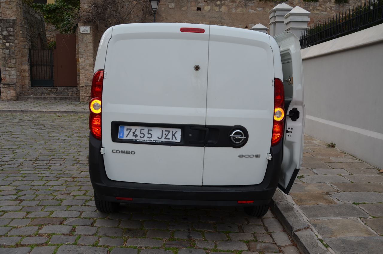 Opel Combo CARGO 1.3 CDTI L1 H1 95 CV / ESTANTERÍAS  SORTIMO Y PISO REFORZADO  - Foto 6