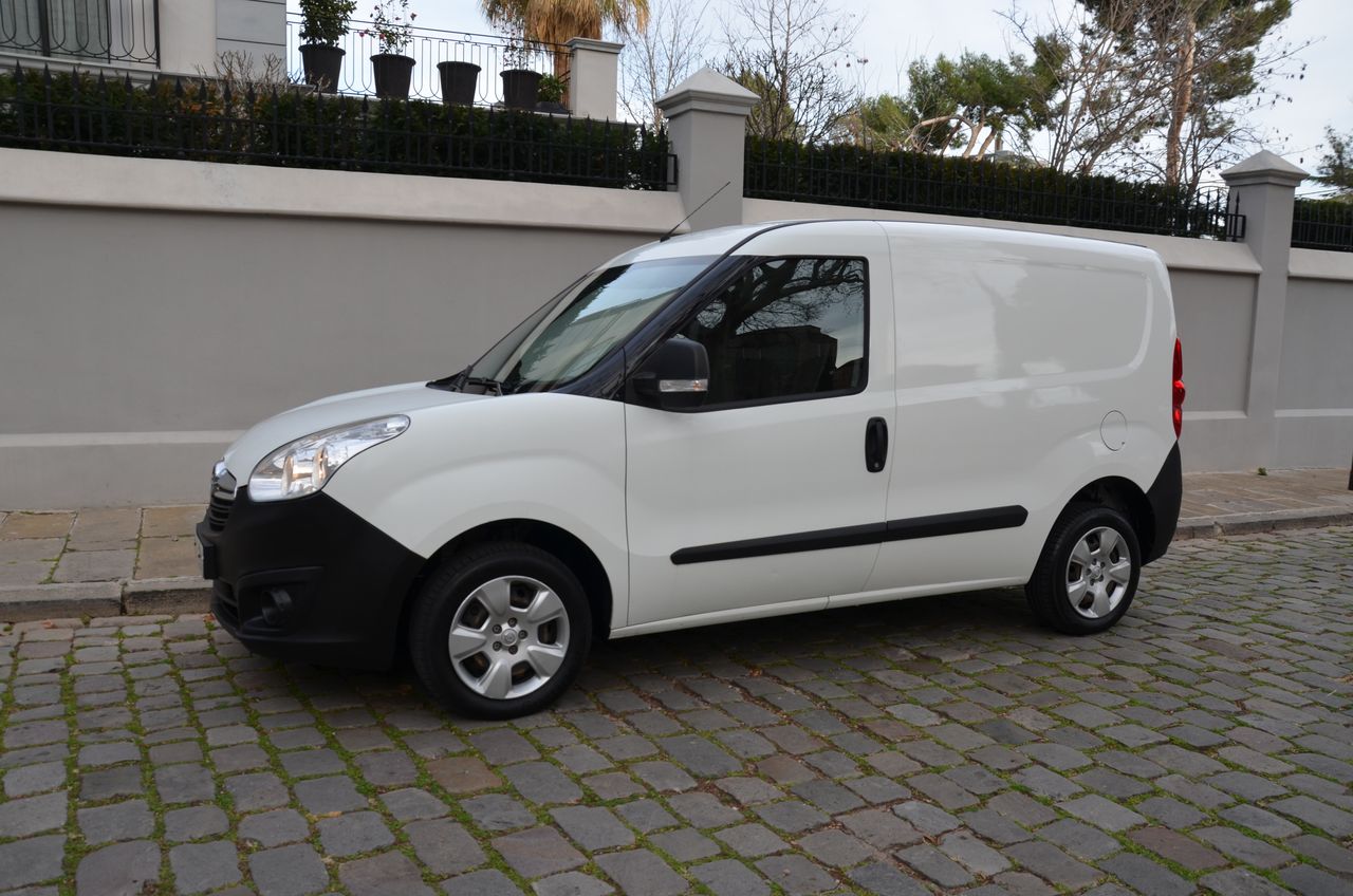Opel Combo CARGO 1.3 CDTI L1 H1 95 CV / ESTANTERÍAS  SORTIMO Y PISO REFORZADO  - Foto 16