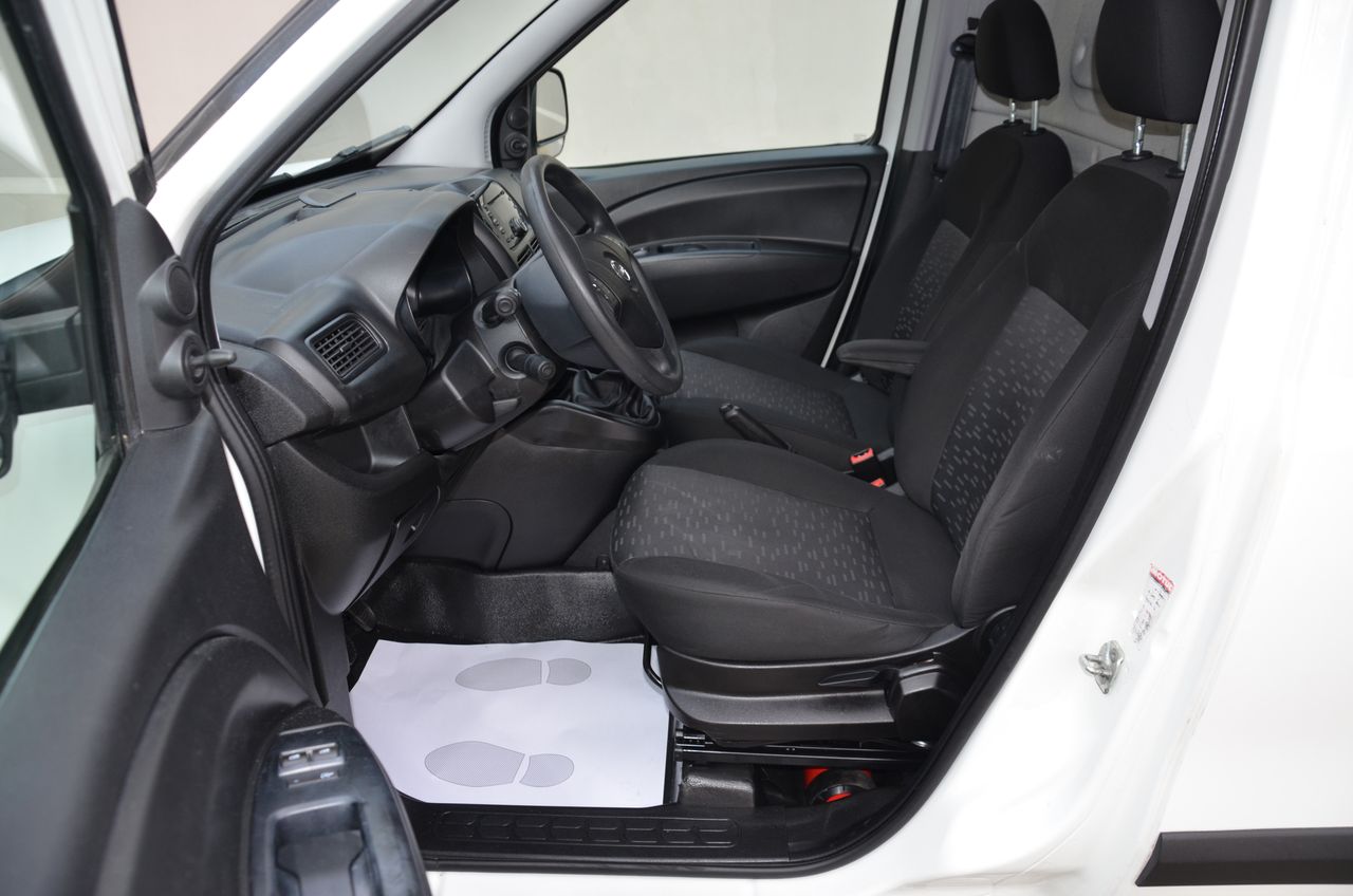 Opel Combo CARGO 1.3 CDTI L1 H1 95 CV / ESTANTERÍAS  SORTIMO Y PISO REFORZADO  - Foto 4