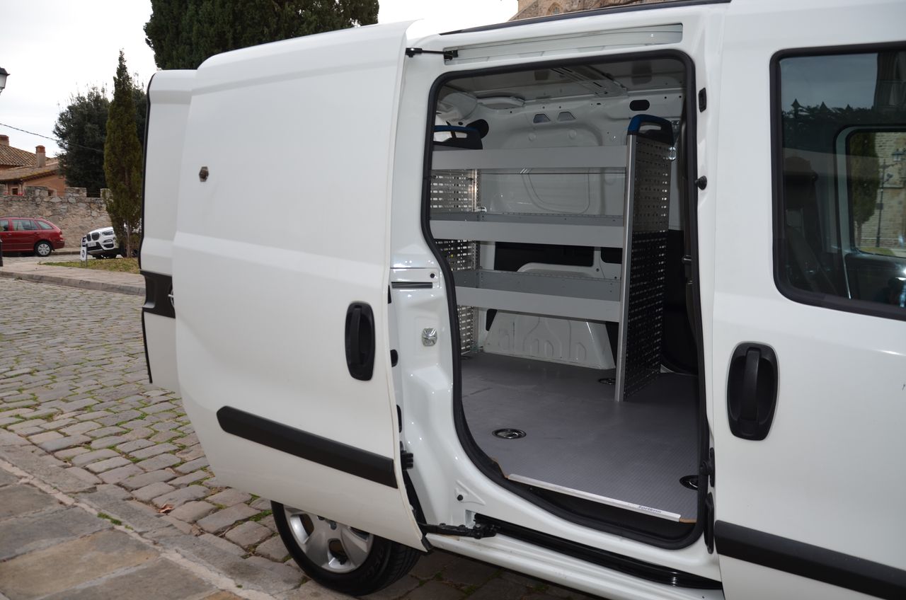 Opel Combo CARGO 1.3 CDTI L1 H1 95 CV / ESTANTERÍAS  SORTIMO Y PISO REFORZADO  - Foto 35