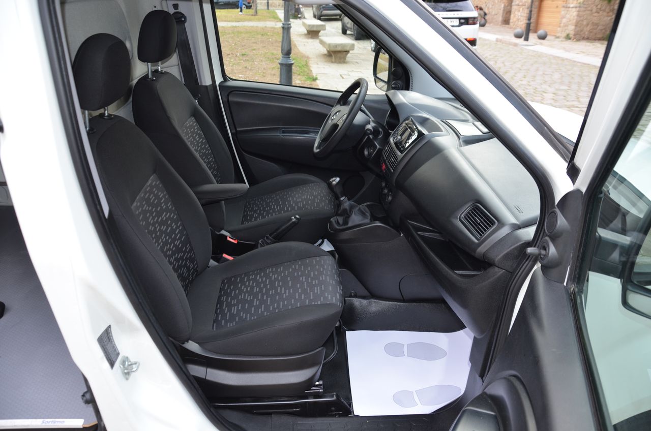 Opel Combo CARGO 1.3 CDTI L1 H1 95 CV / ESTANTERÍAS  SORTIMO Y PISO REFORZADO  - Foto 31