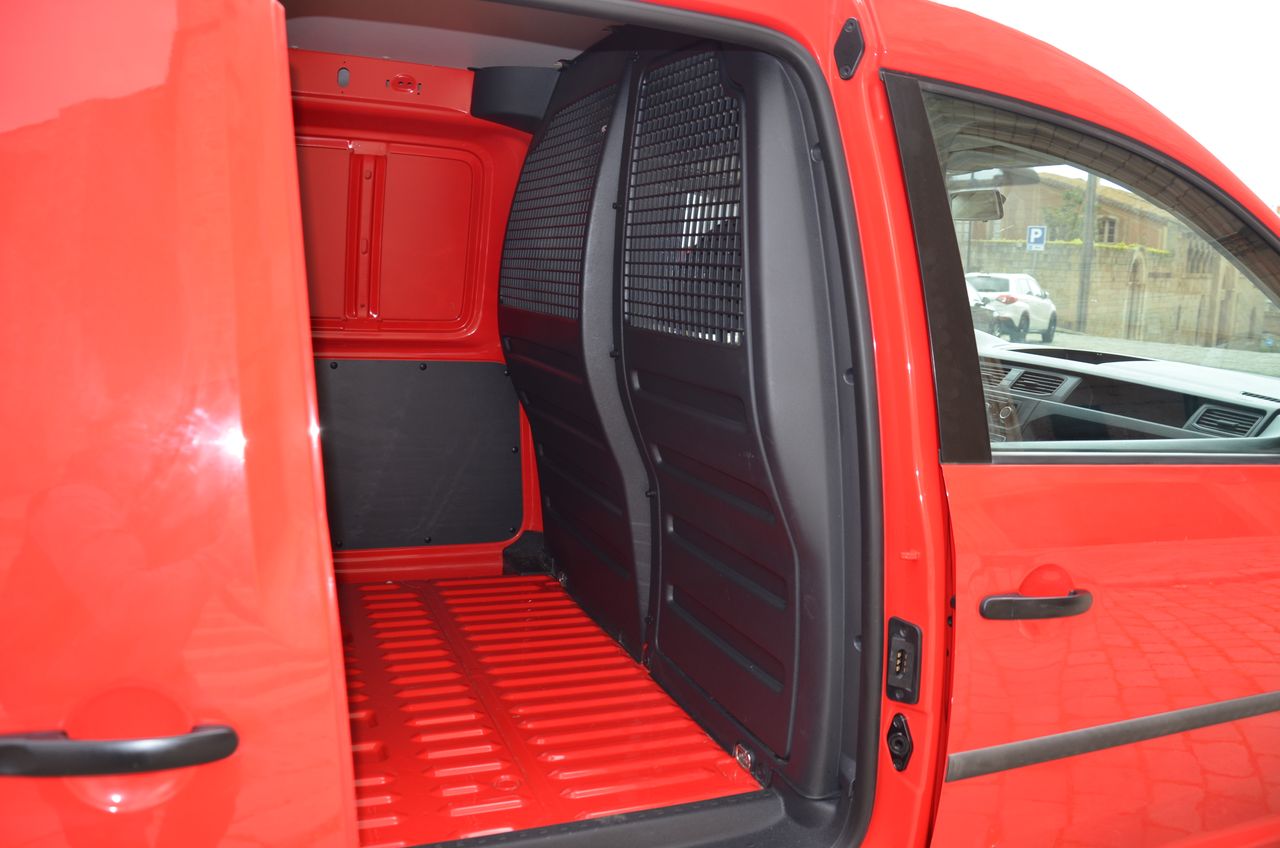 Volkswagen Caddy PROFESIONAL FURGÓN BMT 2.0 TDI 75CV../ PACK CONFORT../  - Foto 7