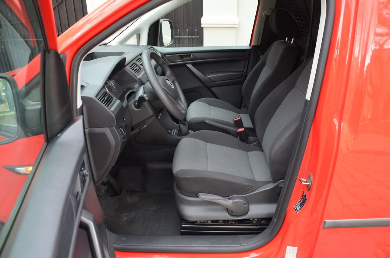 Volkswagen Caddy PROFESIONAL FURGÓN BMT 2.0 TDI 75CV../ PACK CONFORT../  - Foto 4