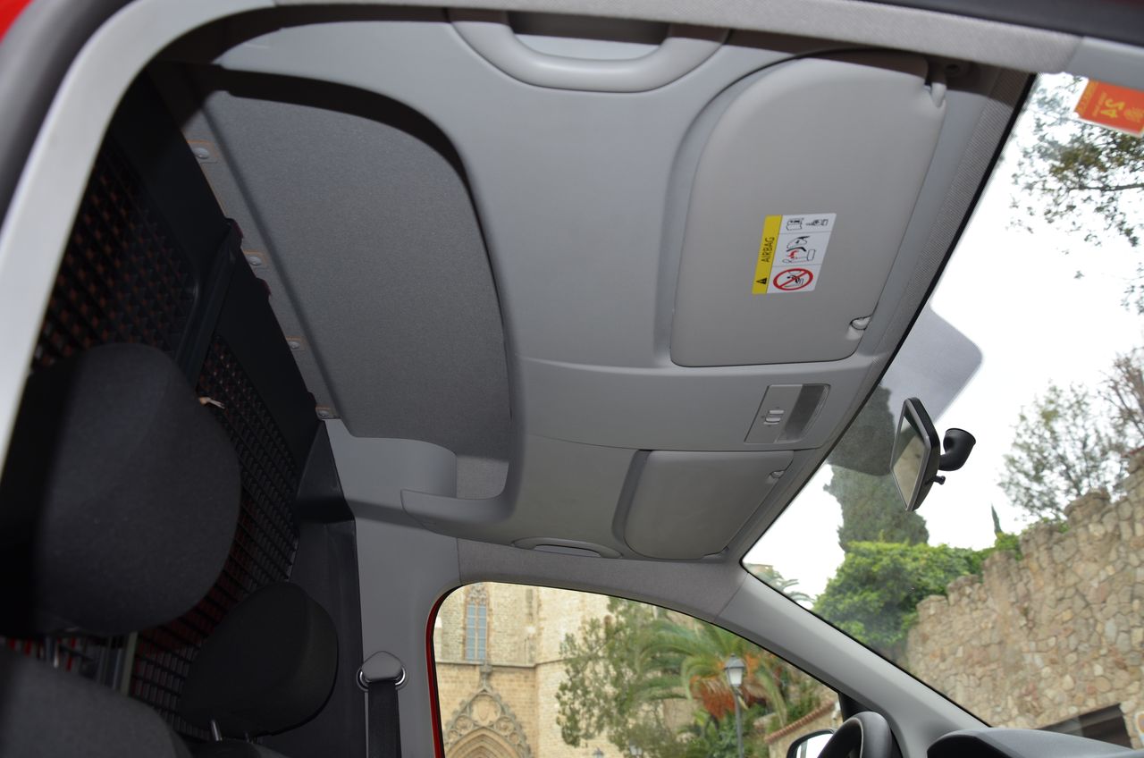 Volkswagen Caddy PROFESIONAL FURGÓN BMT 2.0 TDI 75CV../ PACK CONFORT../  - Foto 5