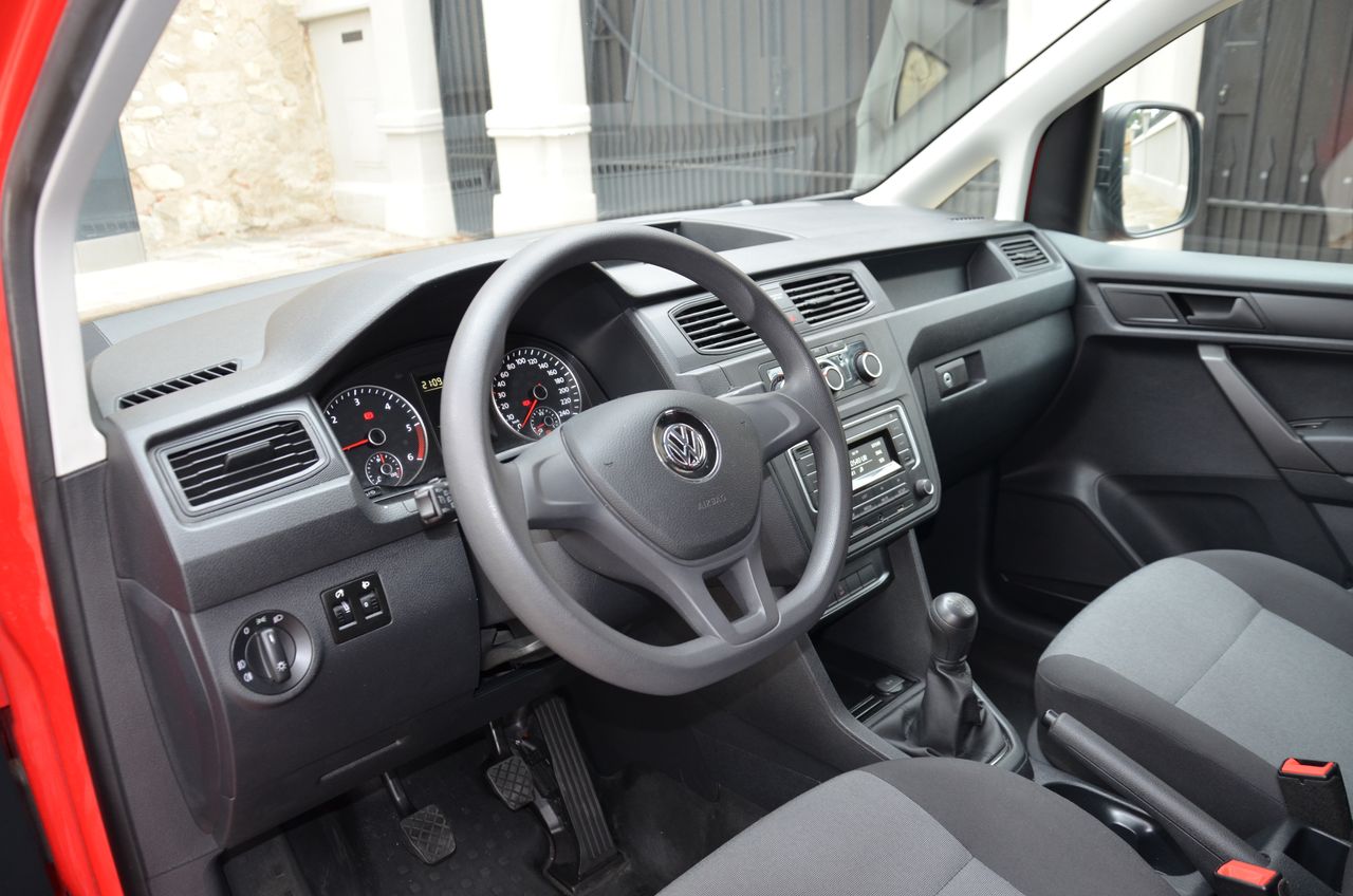 Volkswagen Caddy PROFESIONAL FURGÓN BMT 2.0 TDI 75CV../ PACK CONFORT../  - Foto 3