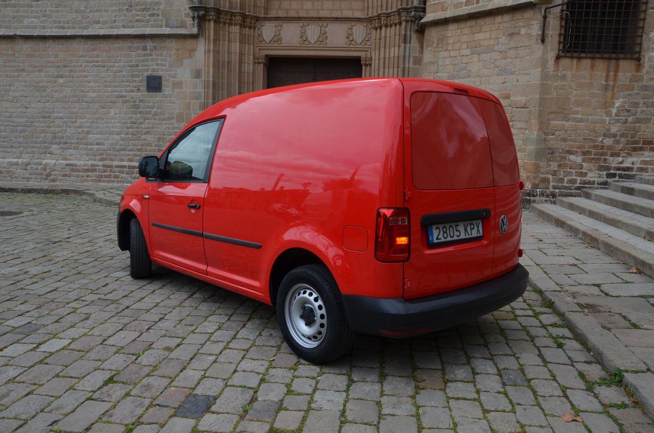 Volkswagen Caddy PROFESIONAL FURGÓN BMT 2.0 TDI 75CV../ PACK CONFORT../  - Foto 6