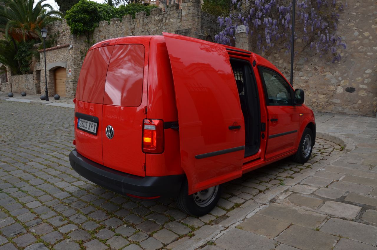 Volkswagen Caddy PROFESIONAL FURGÓN BMT 2.0 TDI 75CV../ PACK CONFORT../  - Foto 19