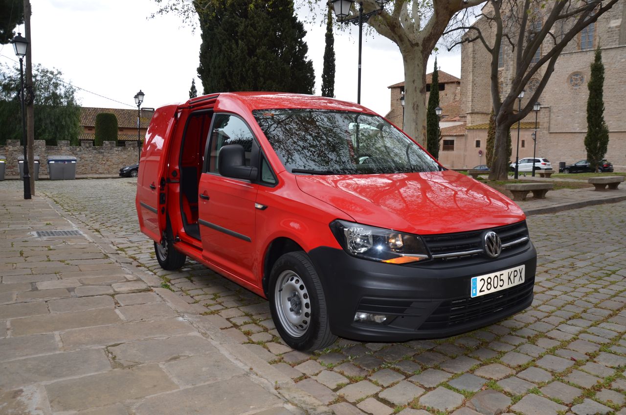 Volkswagen Caddy PROFESIONAL FURGÓN BMT 2.0 TDI 75CV../ PACK CONFORT../  - Foto 14