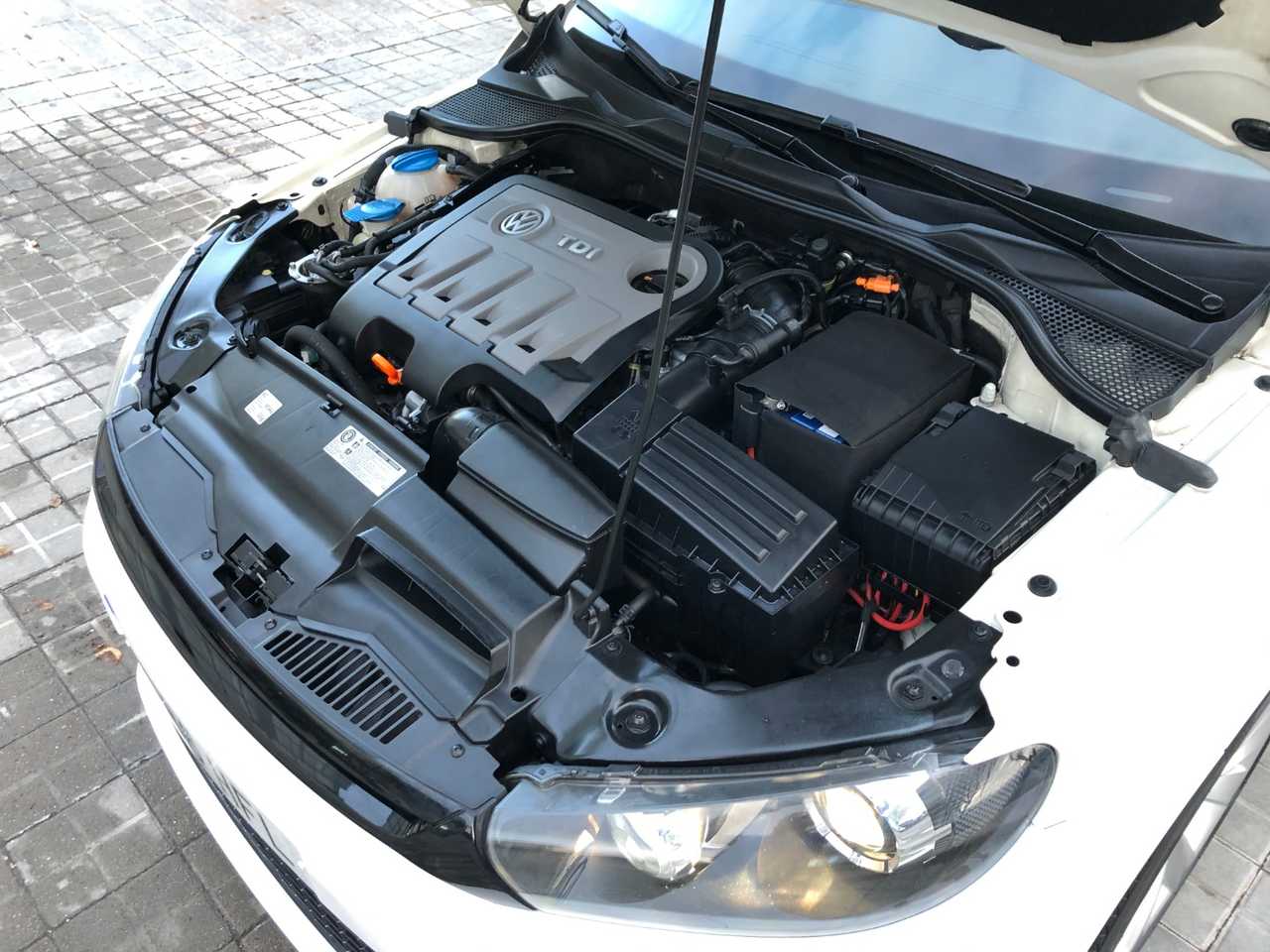 Volkswagen Scirocco 2.0 TDI 140 CV DPF 3 P ÚNICO PROPIETARIO / NACIONAL   LIBRO REVISIONES - Foto 28