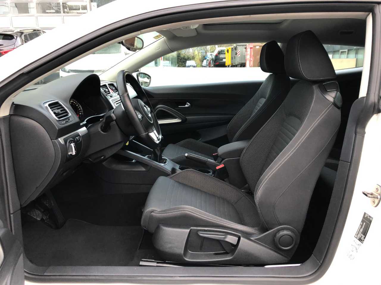 Volkswagen Scirocco 2.0 TDI 140 CV DPF 3 P ÚNICO PROPIETARIO / NACIONAL   LIBRO REVISIONES - Foto 5