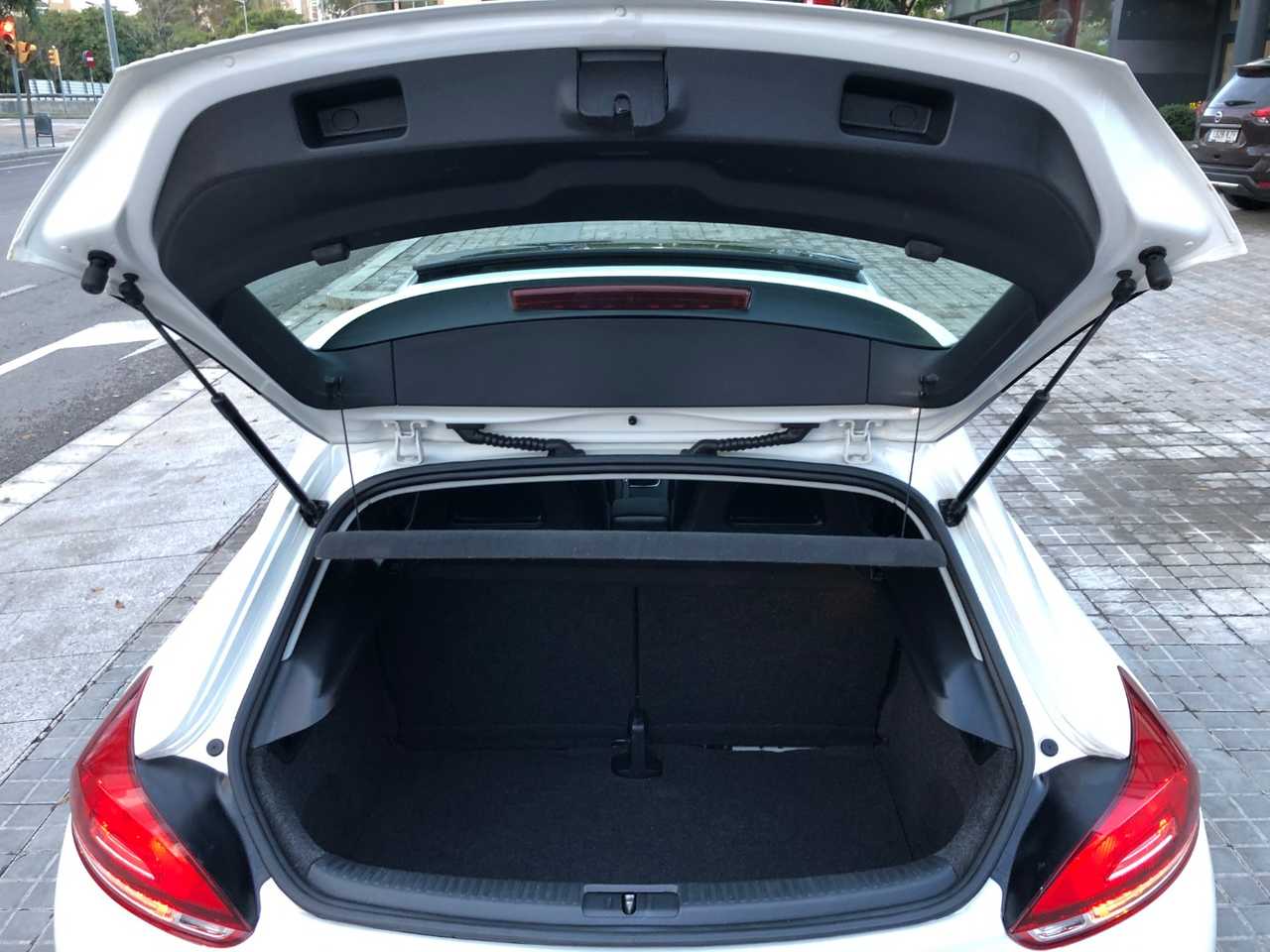 Volkswagen Scirocco 2.0 TDI 140 CV DPF 3 P ÚNICO PROPIETARIO / NACIONAL   LIBRO REVISIONES - Foto 13