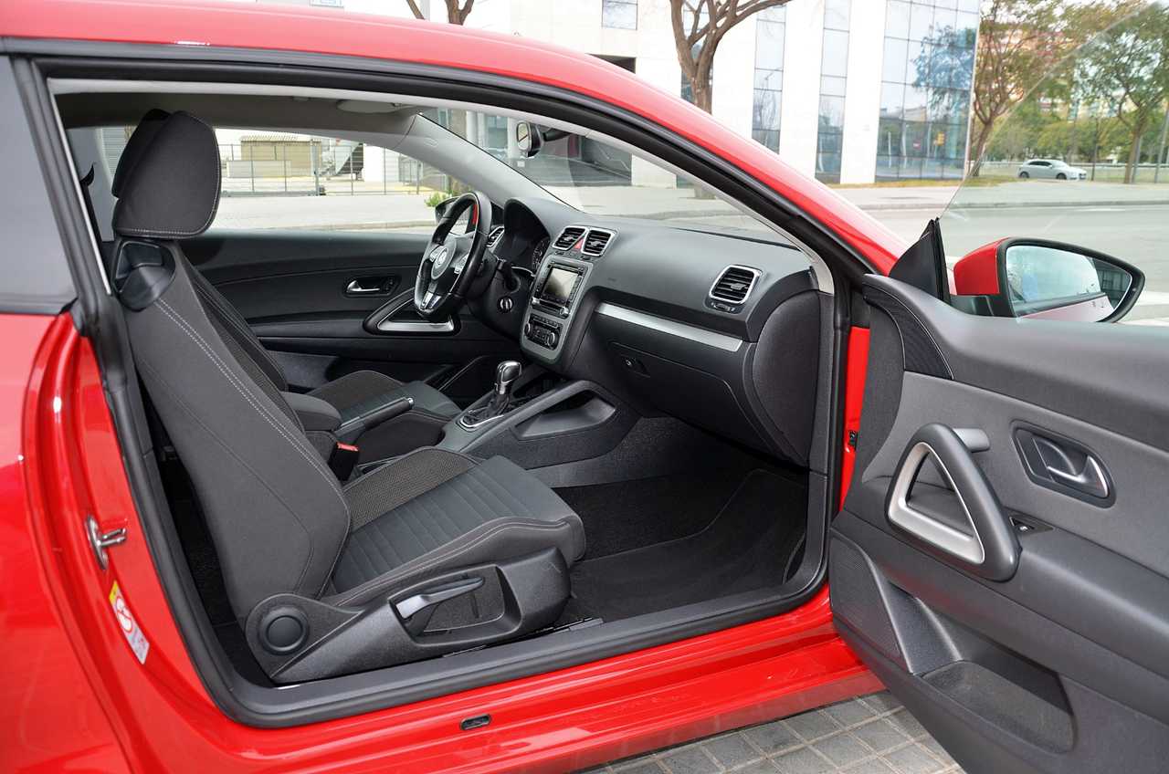 Volkswagen Scirocco 2.0 TDI 140 CV DSG6  AUT NACIONAL / LIBRO REVISIONES .. ROJO ASIÁTICO - Foto 16