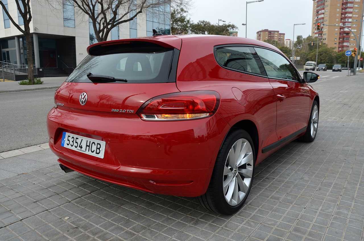 Volkswagen Scirocco 2.0 TDI 140 CV DSG6  AUT NACIONAL / LIBRO REVISIONES .. ROJO ASIÁTICO - Foto 19