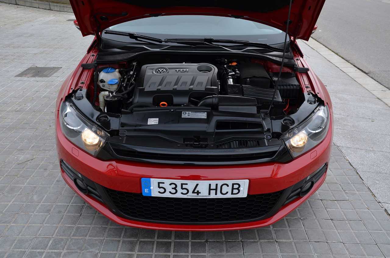 Volkswagen Scirocco 2.0 TDI 140 CV DSG6  AUT NACIONAL / LIBRO REVISIONES .. ROJO ASIÁTICO - Foto 29