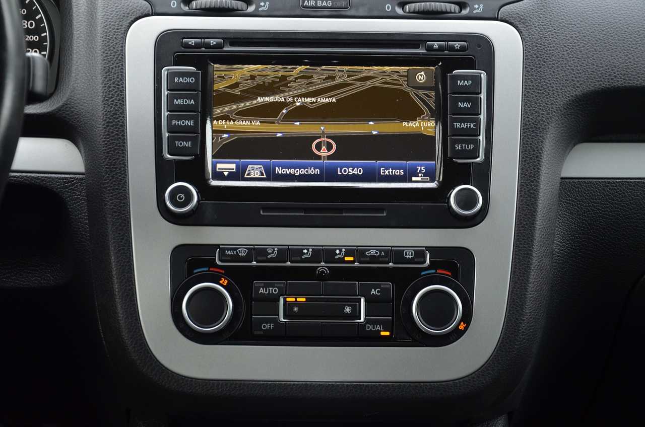 Volkswagen Scirocco 2.0 TDI 140 CV DSG6  AUT NACIONAL / LIBRO REVISIONES .. ROJO ASIÁTICO - Foto 26