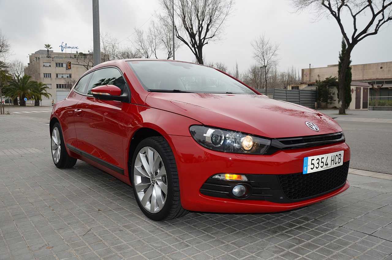 Volkswagen Scirocco 2.0 TDI 140 CV DSG6  AUT NACIONAL / LIBRO REVISIONES .. ROJO ASIÁTICO - Foto 21
