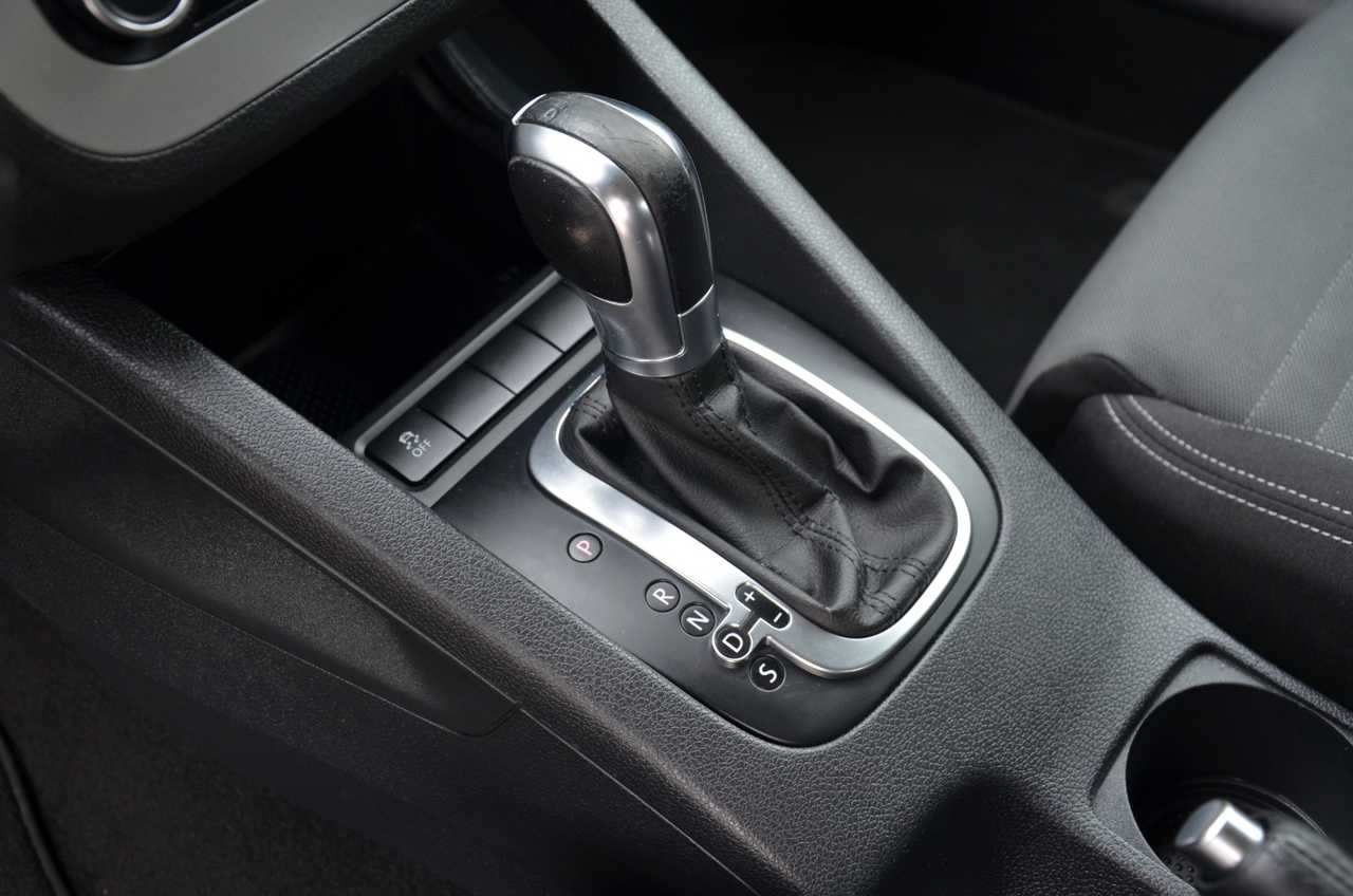 Volkswagen Scirocco 2.0 TDI 140 CV DSG6  AUT NACIONAL / LIBRO REVISIONES .. ROJO ASIÁTICO - Foto 8