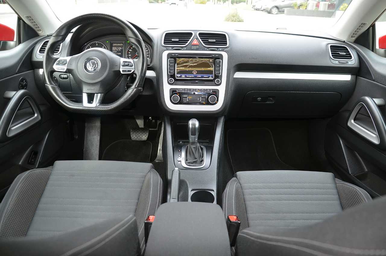 Volkswagen Scirocco 2.0 TDI 140 CV DSG6  AUT NACIONAL / LIBRO REVISIONES .. ROJO ASIÁTICO - Foto 7