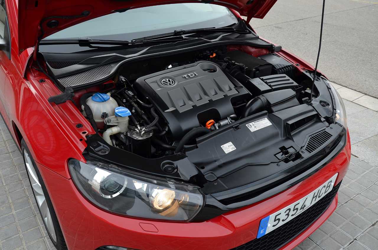 Volkswagen Scirocco 2.0 TDI 140 CV DSG6  AUT NACIONAL / LIBRO REVISIONES .. ROJO ASIÁTICO - Foto 30