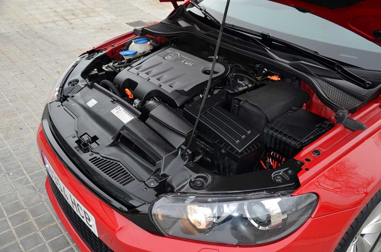 Volkswagen Scirocco 2.0 TDI 140 CV DSG6  AUT NACIONAL / LIBRO REVISIONES .. ROJO ASIÁTICO - Foto 32