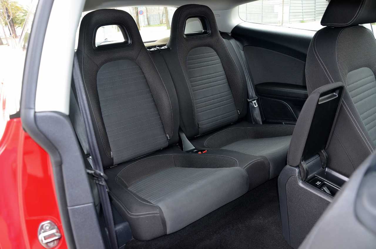 Volkswagen Scirocco 2.0 TDI 140 CV DSG6  AUT NACIONAL / LIBRO REVISIONES .. ROJO ASIÁTICO - Foto 13