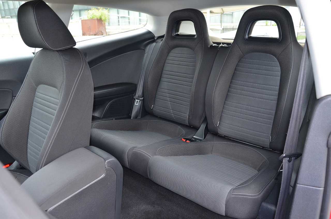 Volkswagen Scirocco 2.0 TDI 140 CV DSG6  AUT NACIONAL / LIBRO REVISIONES .. ROJO ASIÁTICO - Foto 9