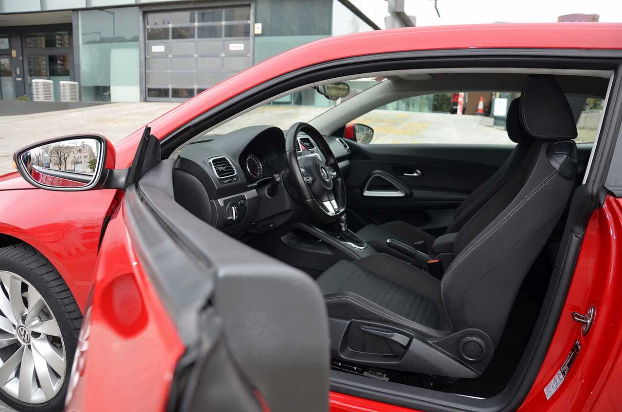 Volkswagen Scirocco 2.0 TDI 140 CV DSG6  AUT NACIONAL / LIBRO REVISIONES .. ROJO ASIÁTICO - Foto 6