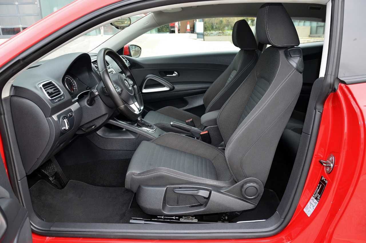 Volkswagen Scirocco 2.0 TDI 140 CV DSG6  AUT NACIONAL / LIBRO REVISIONES .. ROJO ASIÁTICO - Foto 4