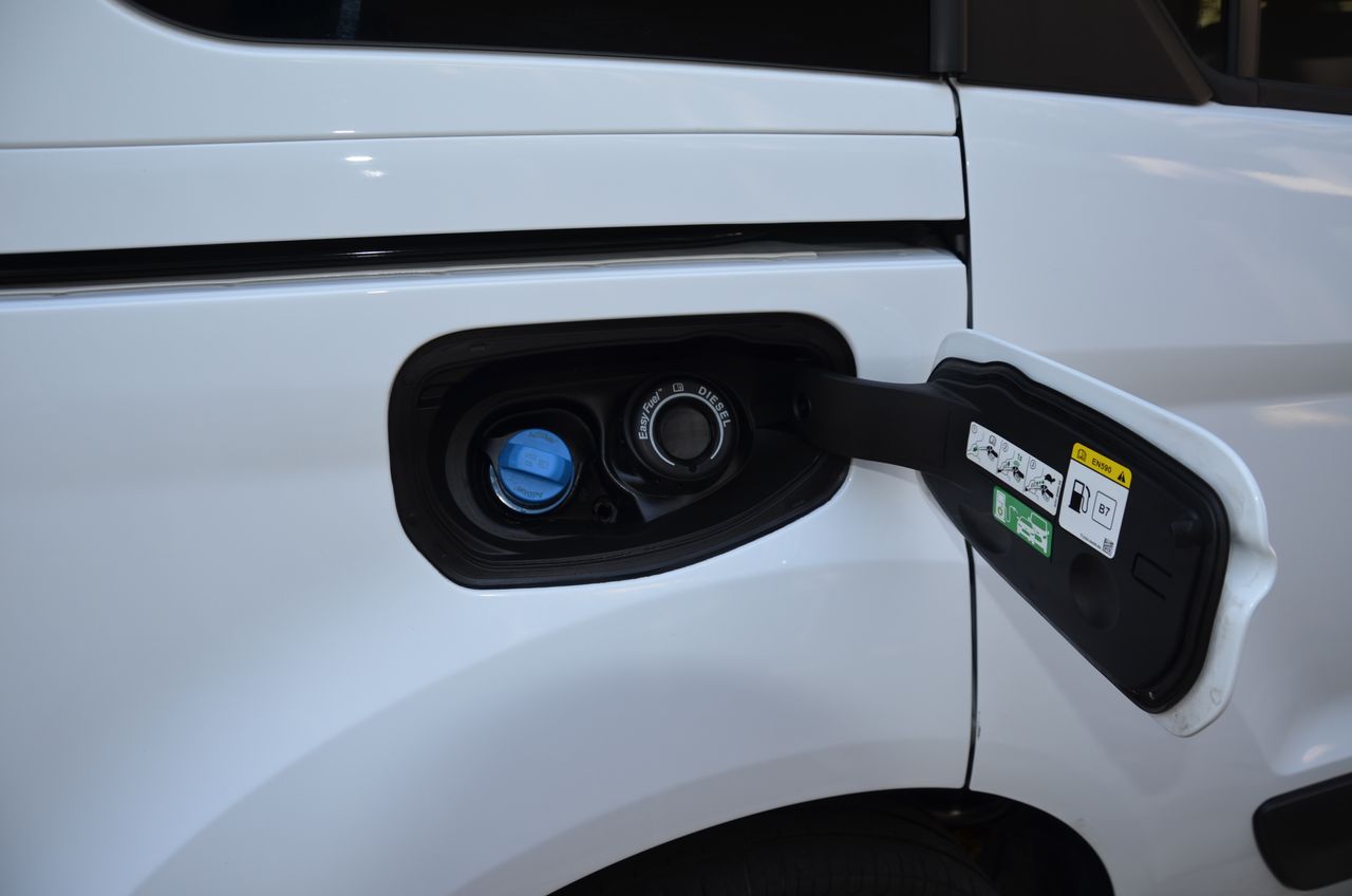 Ford Transit Connect KOMBI TREND 1.5 TDCI 100CV MT6 E6 ETIQUETA C ( VERDE )  - Foto 41