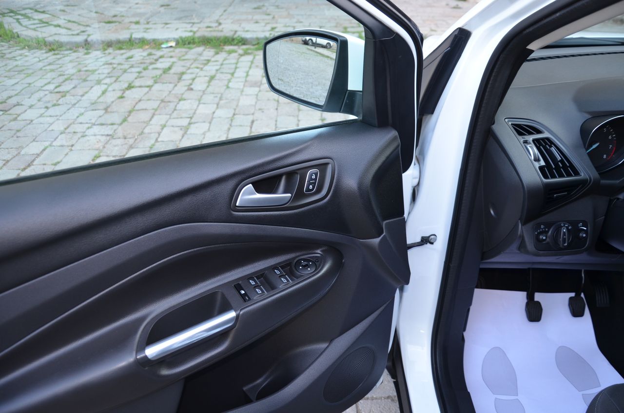 Ford Kuga TREND PLUS 1.5 ECOBOOST 120CV MT6  / NAVEGADOR..PARKTRONIC  RESERVADO  !! - Foto 3