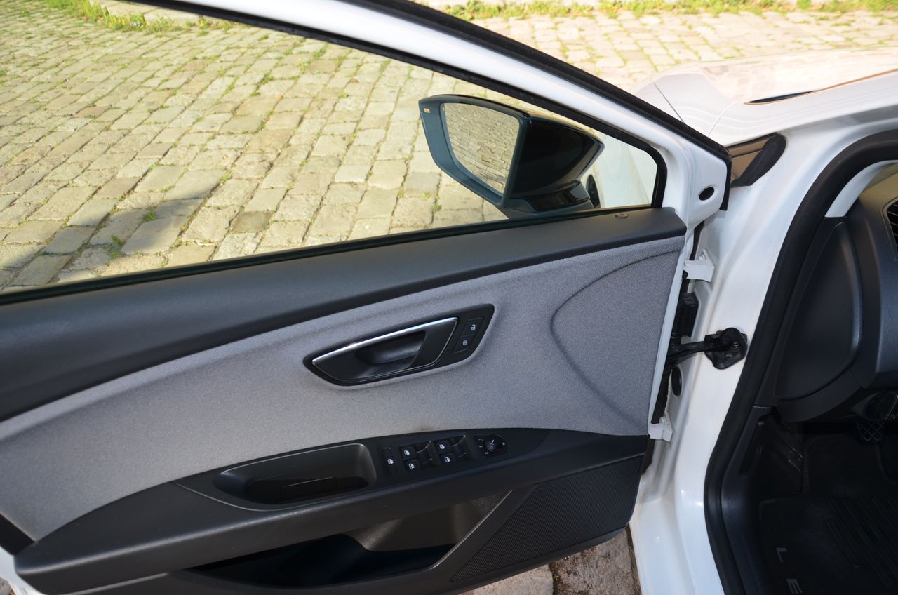 Seat Leon ST STYLE 1.6 TDI 115CV E6  Etiqueta C  - Foto 3