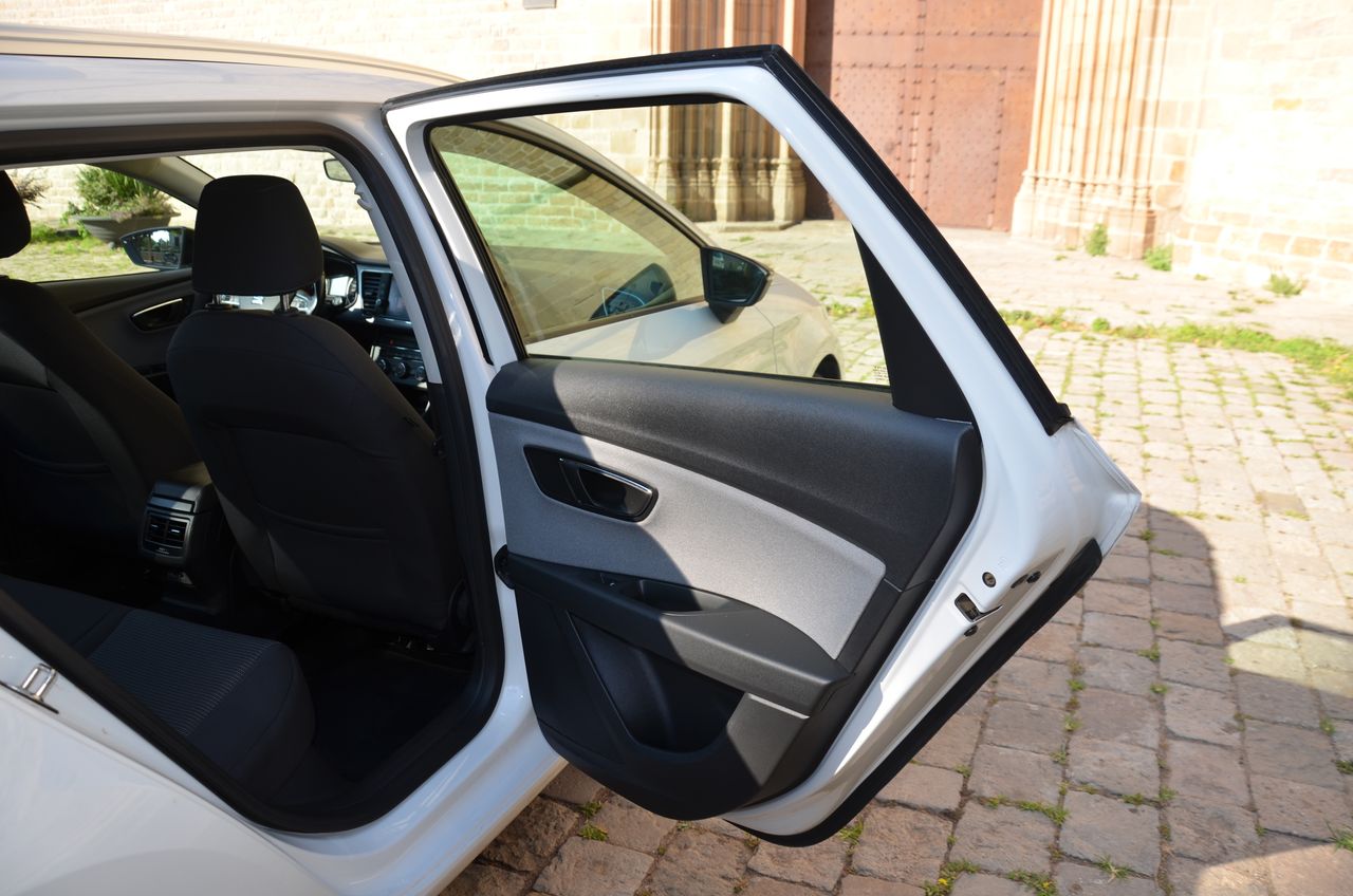 Seat Leon ST STYLE 1.6 TDI 115CV E6  Etiqueta C  - Foto 27