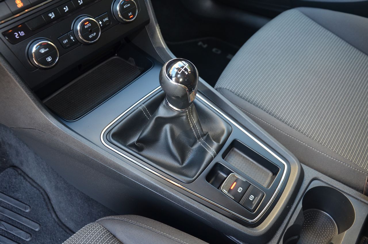 Seat Leon ST STYLE 1.6 TDI 115CV E6  Etiqueta C  - Foto 7